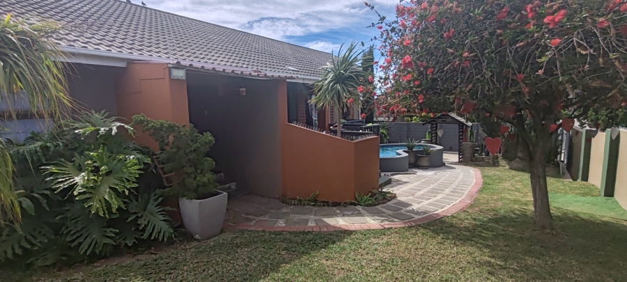 3 Bedroom Property for Sale in Heiderand Western Cape